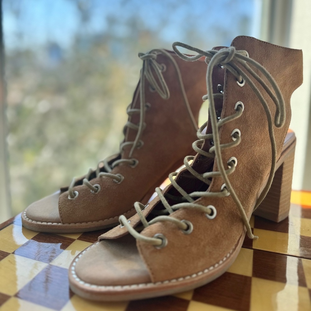 Jeffrey Campbell x Free People Minimal Lace Up Heels, tan suede leather, Sz. 8